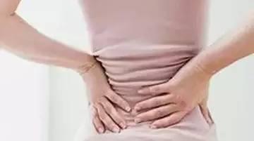 后背疼痛的原因 强直性脊柱炎的警示信号